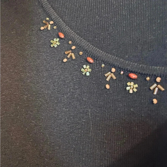 Sandra Darren layered top with beading. Size 8 - Picture 5 of 7